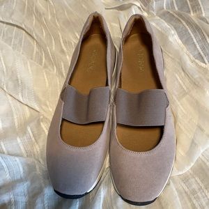 Vionic Mary Jane style shoes